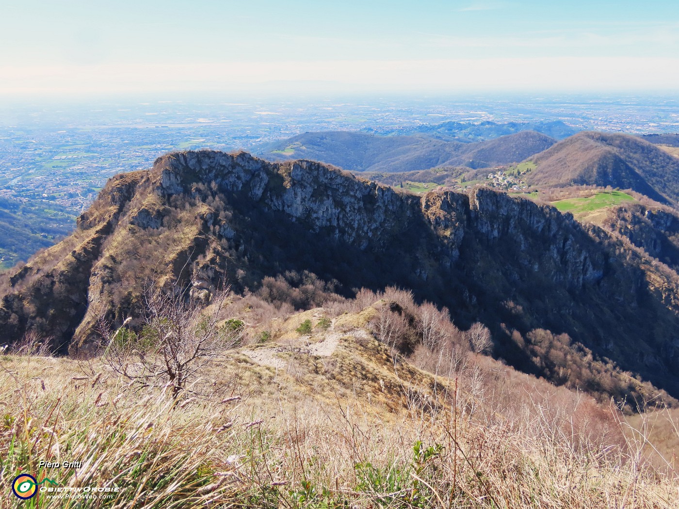 62 Zoom sul Monte Filaressa (1334 m), dirimpettaio del Costone.JPG